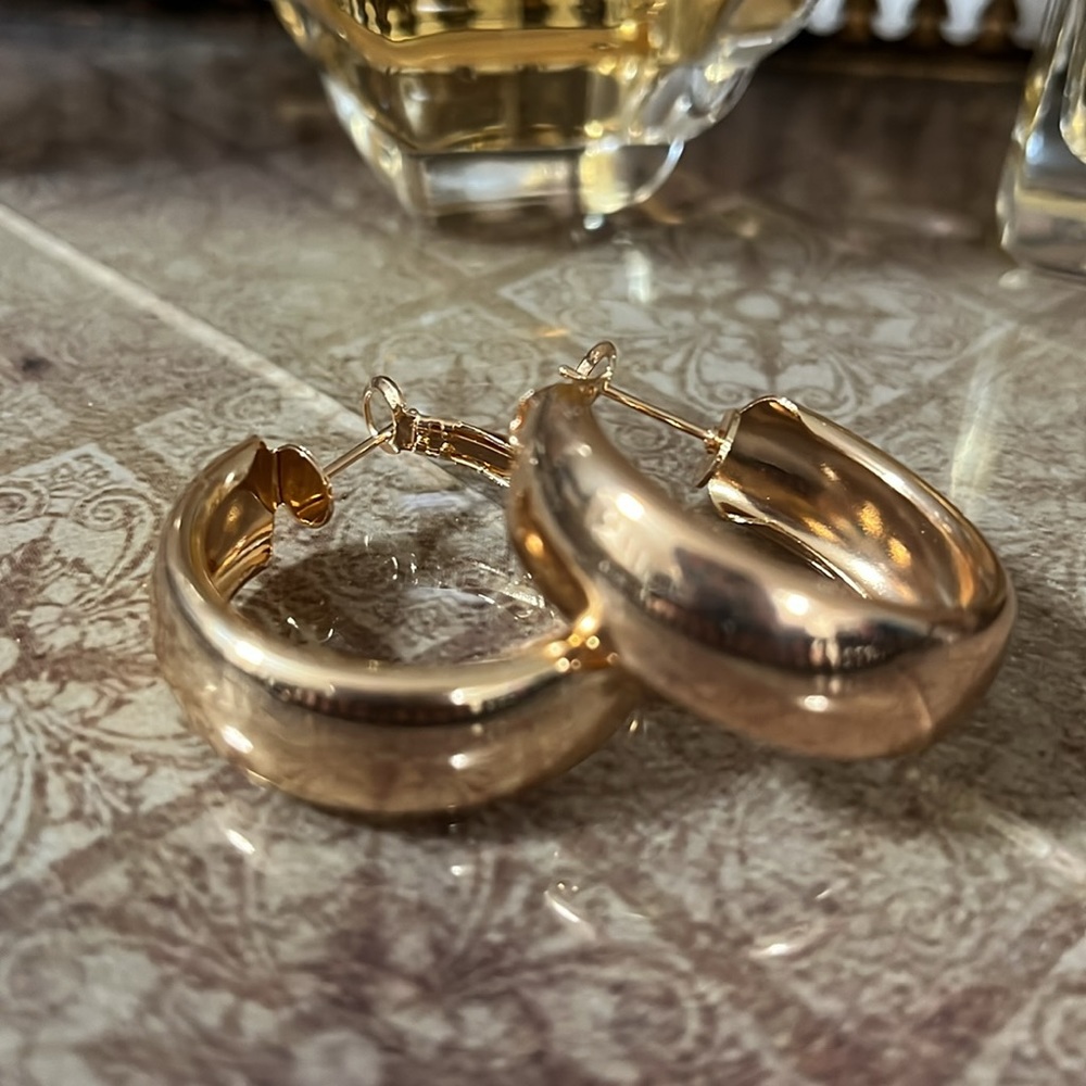 Medium Chunky Gold Hoop Earrings